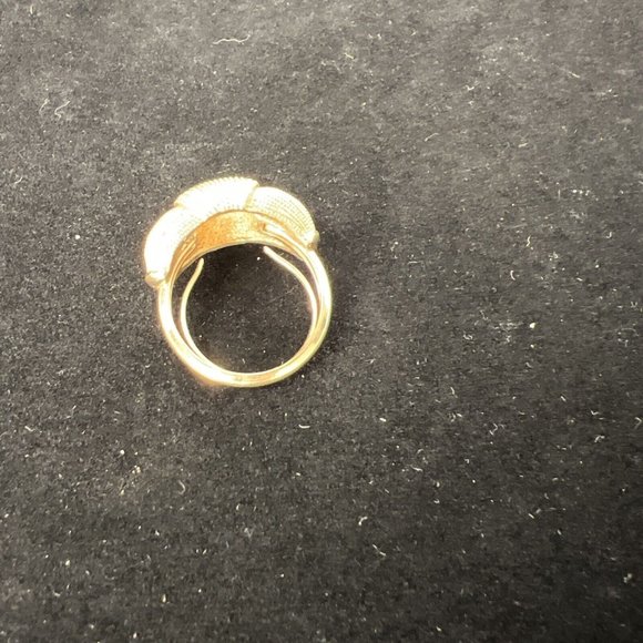 Womens Avon Ring Size 7 Gold Tone knot Jewelry - Picture 3 of 9